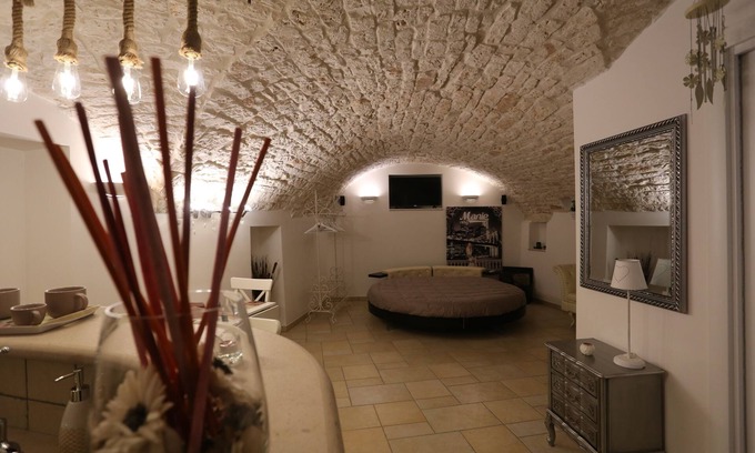 Putignano Apartment | Inviting Holiday Home: The Refuge of the Prince Awaits