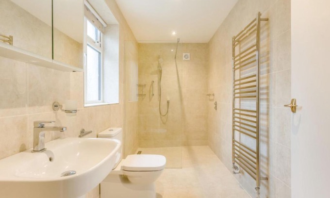 South Molton House | Pet-Friendly Holiday Home The Willows by Interhome