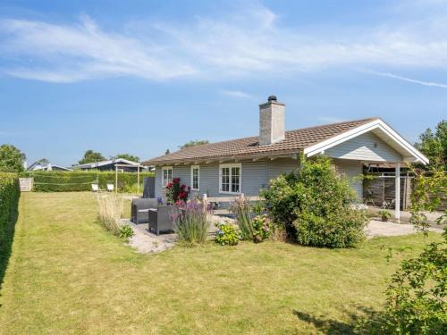 Tørresø House | Cozy Holiday Home Thomas - Steps from the Sea in Funen