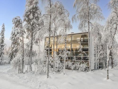 Sirkka House | Kid-Friendly Retreat with Hot Tub at Tievan aurinkorinne
