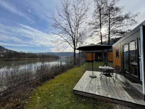 Riedenburg House | Pet-Friendly Holiday Home Tiny Haus Flussblick Awaits You