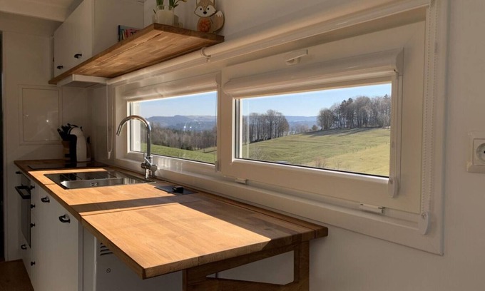 Hilders Apartment | Cozy Tiny House: Pet-Friendly with Breakfast Included
