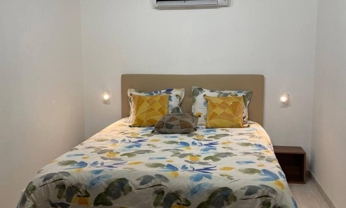 Fabregues House | Holiday Home 'Tout Confort' with Private Terrace, Wi-Fi and Air Conditioning
