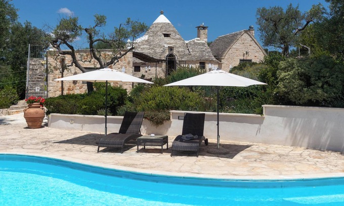 Alberobello House | Trullo Nurillo: Relax by the Pool with Free Wi-Fi
