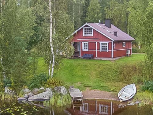 Kitula House | Cozy Holiday Home Tuomaantupa with Hot Tub & Pet-Friendly