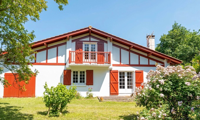 Sare House | Cozy Usoak Holiday Home with Mountain View & Private Terrace