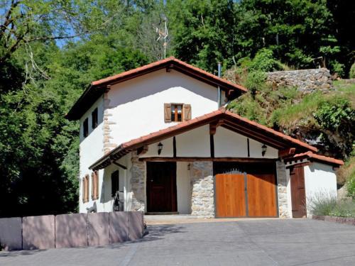 Bera House | Family-Friendly Holiday Home Uxaneko-errota Awaits You