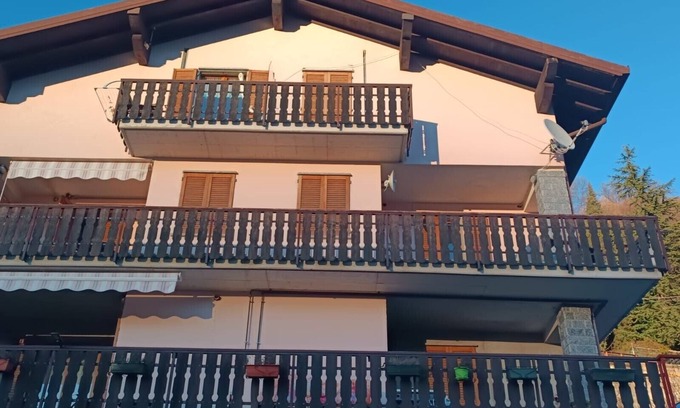Vendrogno House | Holiday Home 'Vendrogno' with Mountain View, Private Garden and Wi-Fi