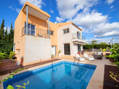 La Colina House | Pet-Friendly Holiday Home Viena with Pool and Family Amenities