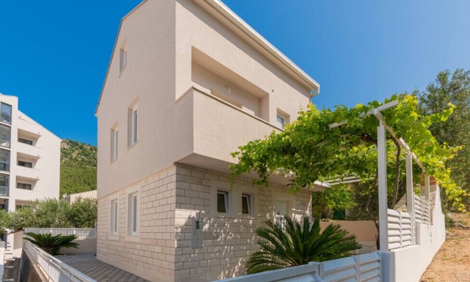 Drvenik Villa | Holiday Home VIKK in Makarska by Villas Guide