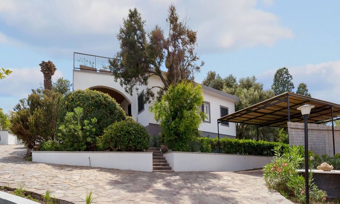 Sarroch House | Villa Matteo: Ocean View Retreat with Pool & Wi-Fi