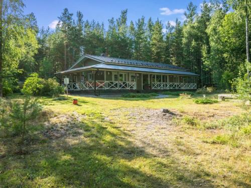 Isnas House | Discover Villa Blombacka: Family-Friendly Getaway with Hot Tub