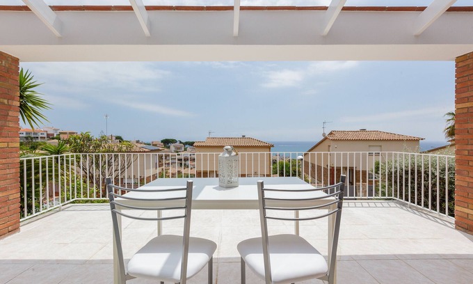 Canet de Mar House | Holiday Home 'Villa Grau' with Sea View, Wi-Fi and Air Conditioning