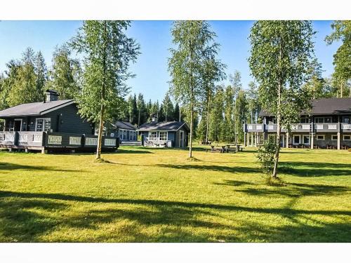 Rantasalmi House | Elegant Holiday Home Villa Hukka with Hot Tub & Kitchen