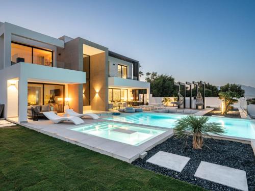 Manilva House | Relax at Holiday Home Villa Morris with Pool & Hot Tub