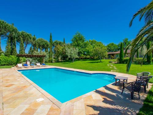 Cecina House | Pet-Friendly Holiday Home Villa Rosa with Pool & Hot Tub