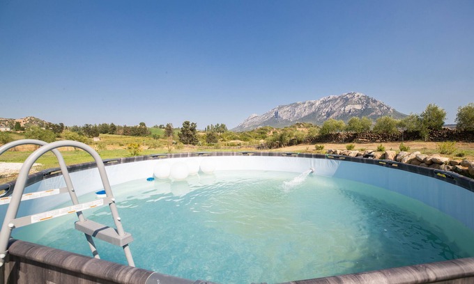 Loculi House | Villa S'ena e Su Juncu: Perfect for Families & Pet Lovers