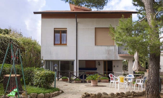 Salemi House | Villa Sofia: Pet-Friendly Escape with Garden & Spa Access