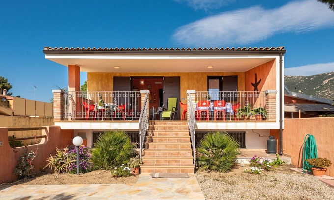Solanas House | Inviting Holiday Home 'Villetta Delfino' with Ocean View