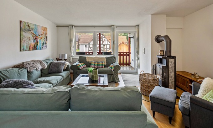 Feldatal House | Cozy Holiday Home 'Vogelsberger Bett' with Garden & Wi-Fi