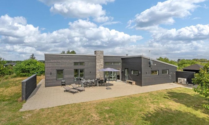 Skaven Strand House | Cozy Holiday Home Weike Near the Inlet in Western Jutland