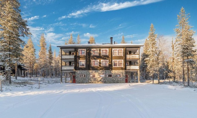 Yllas House | Elegant Holiday Home White Dream with Hot Tub & Family Focus