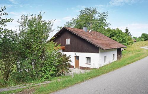 Wiesenfelden House | Inviting Retreat in Wiesenfelden with Kitchen & Pet-Friendly