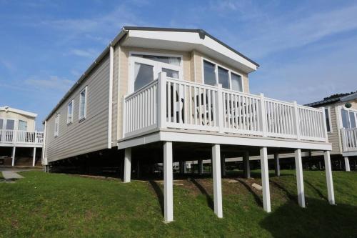 Hamworthy House | Scenic Holiday Home with Breathtaking Sea Views