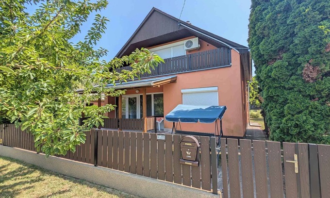 Balatonfenyves House | Ideal Holiday Home with Kitchen and Spa Amenities
