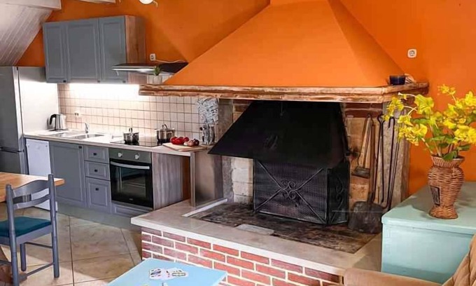 Lanisce House | Relax in a Cozy Holiday Home with Garden & Spa Amenities