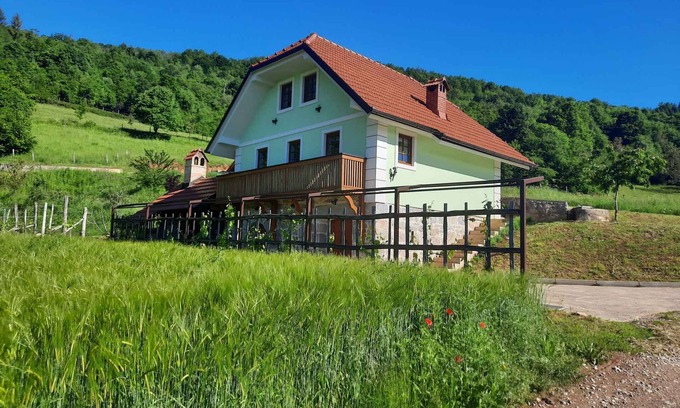 Semic House | Scenic Holiday Home Offering Spa and Breakfast Amenities