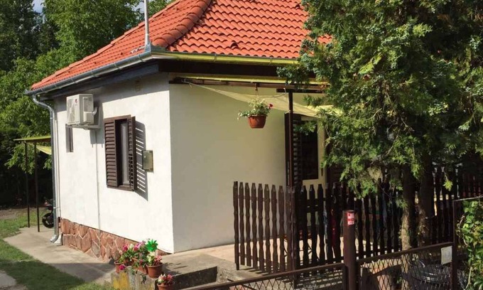 Fonyodliget House | Inviting Holiday Home Steps from the Beach with Great Amenities