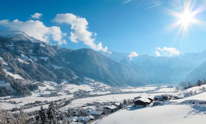 Hainzenberg House | Scenic Holiday Home with Breathtaking Views & Family Amenities