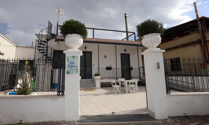 Pompei House | Accessible Holiday Home with Oceanfront View & Private Parking