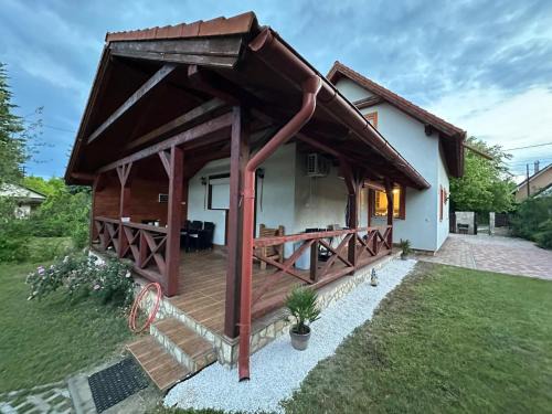 Szentendrei House | Relaxing Holiday Home with Hot Tub and Sauna Amenities