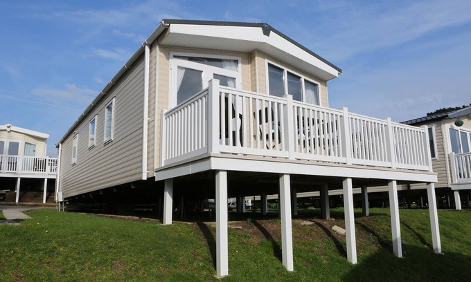 Hamworthy House | Seaside Retreat with Panoramic Views and Pool Access