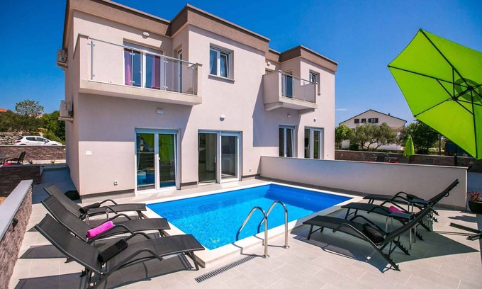 Skrbcici House | Inviting Holiday Home with Pool and Ocean Views