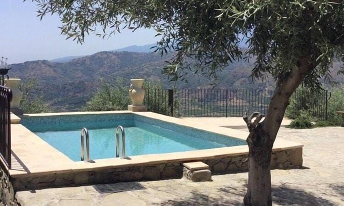 Gaggi House | Idyllic Cottage in Gaggi with Private Pool and Breakfast