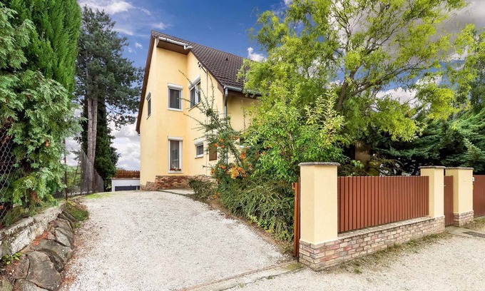 Fonyod House | Ideal Holiday Home with Pool, WiFi & Pet-Friendly Amenities