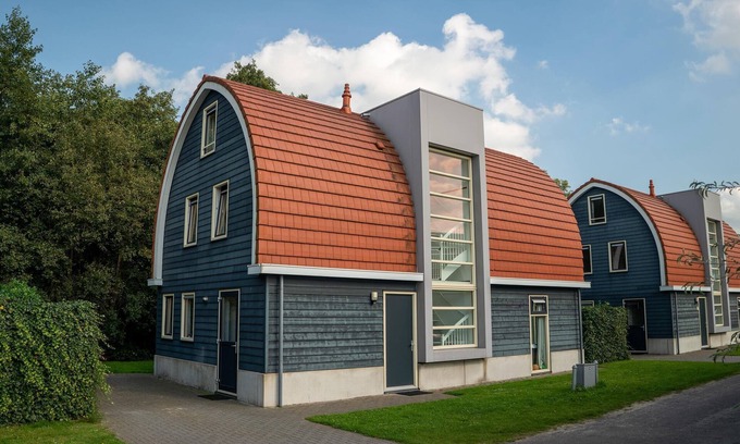 Midlaren House | Relaxing Holiday Home with Sauna in Idyllic Park Setting