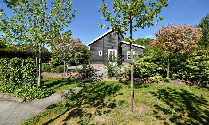 Eerbeek House | Cozy Holiday Home with Wifi, Pet & Child Friendly Amenities