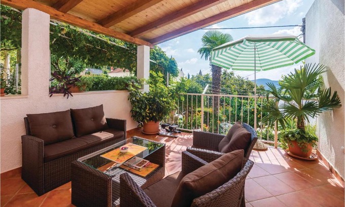Trsteno House | Family-Friendly Holiday Home Za Gospom II with Kitchen