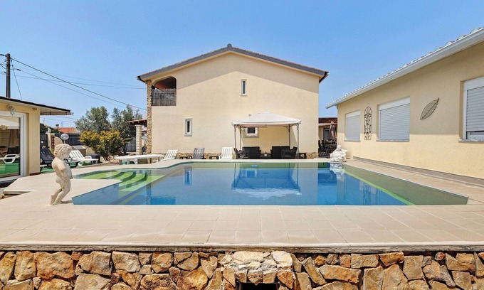 Seixal House | Relaxing Zen Village Verde with Pool, Wi-Fi & Family Amenities