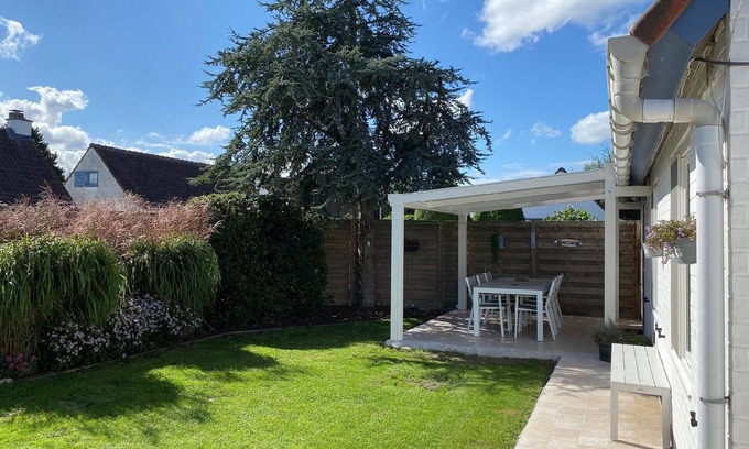 De Panne House | Cozy Holiday House De Panne with Pool and Family Amenities