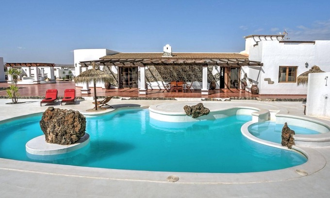 Antigua House | Spacious Holiday House Casillas de Morales for 10 Guests