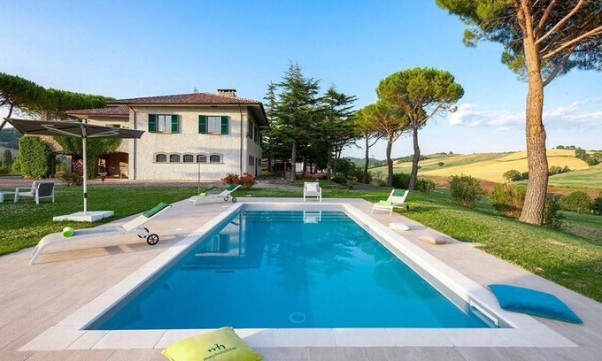 SantʼAngelo in Vado House | Spacious Holiday House Sant'Angelo: Perfect for Groups