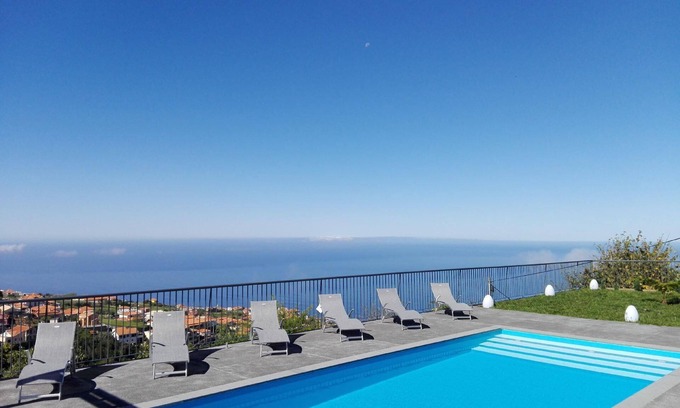 Calheta House | Spacious Holiday House Arco da Calheta with Ocean View