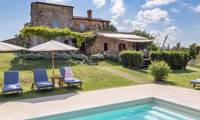 Santarello House | Spacious Holiday House in Asciano with Private Pool