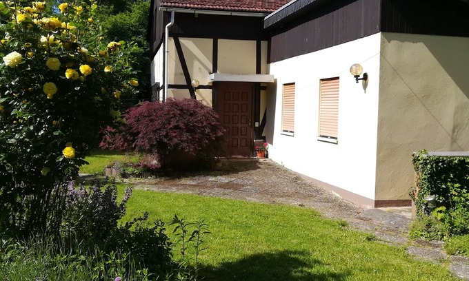Diez House | Tranquil Holiday House at the Park with Pool & Spa