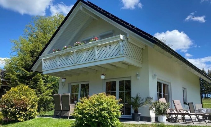 Beerheide House | Cozy Holiday House Auerbach: Ideal for Families & Groups